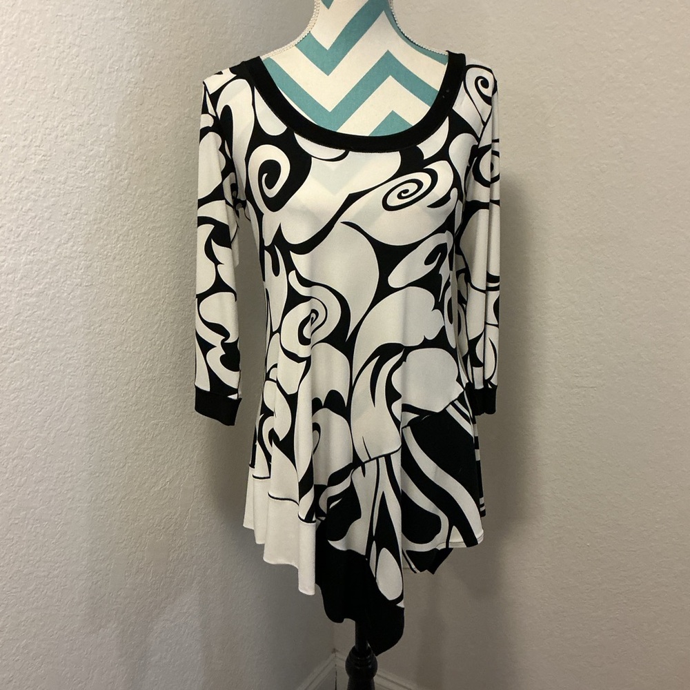 eva varro shirt size medium
flaws and blemishes shown in pictures